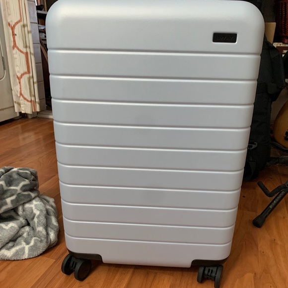 luggage with removable battery